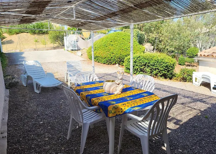 Villa La Soleiade: Lakeside Gites with AC near Cannes